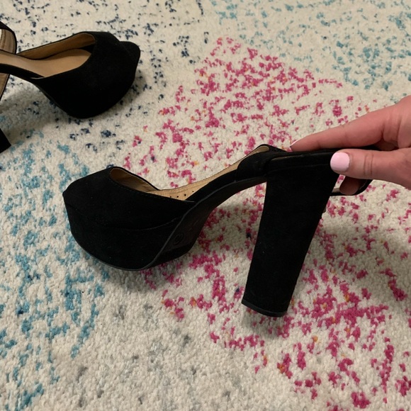 Candie’s Suede Open-Toe Heels - Picture 5 of 11